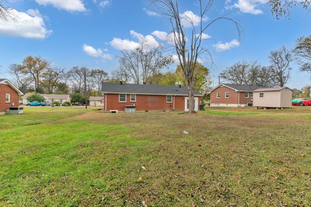 375 Austin Park Dr, Gallatin, TN 37066