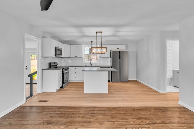 375 Austin Park Dr, Gallatin, TN 37066