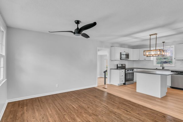 375 Austin Park Dr, Gallatin, TN 37066