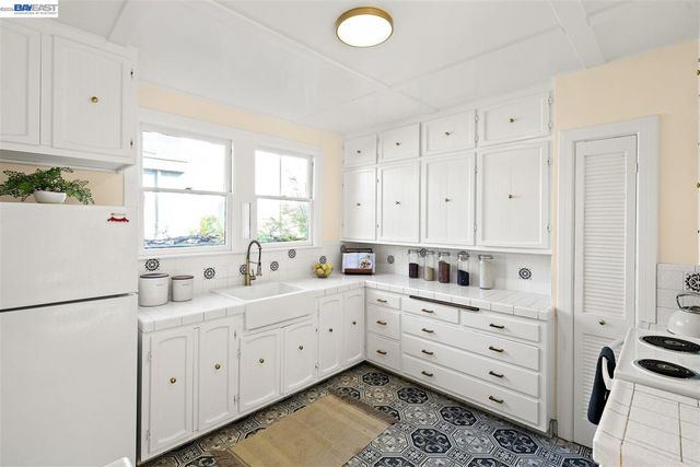 2801 Clay St, Alameda, CA 94501