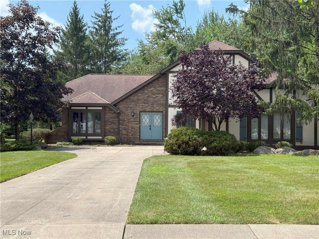 4759 Sentinel Drive, Brecksville, OH 44141