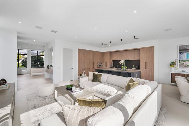 521 SE 4TH Avenue, Delray Beach, FL 33483