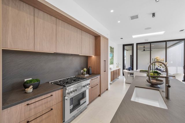521 SE 4TH Avenue, Delray Beach, FL 33483