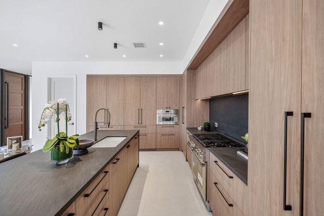 521 SE 4TH Avenue, Delray Beach, FL 33483