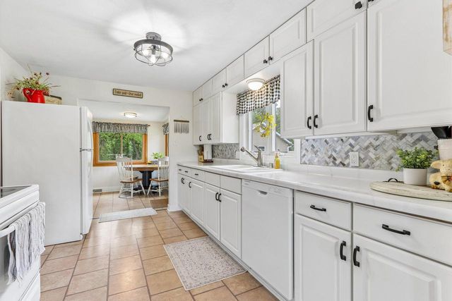 4424 Riverside ROAD, Waterford, WI 53185