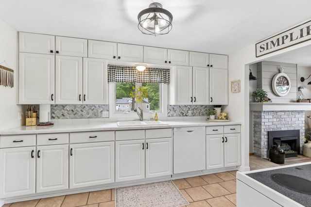 4424 Riverside ROAD, Waterford, WI 53185