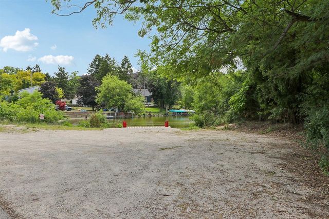 4424 Riverside ROAD, Waterford, WI 53185