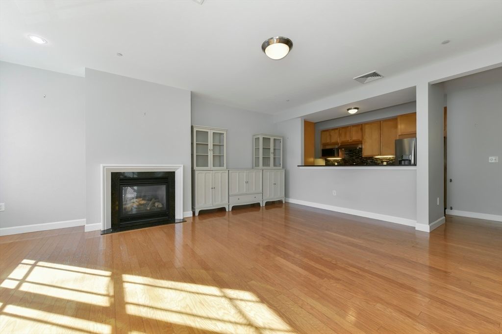 185 High 103, Brookline, MA 02445