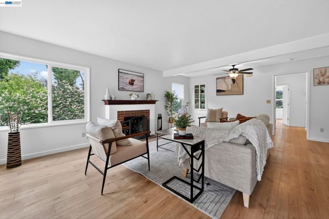 24657 Leona Dr, Hayward, CA 94542