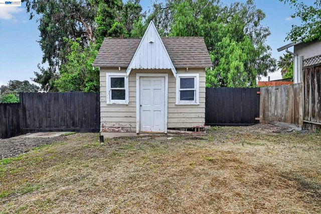 24657 Leona Dr, Hayward, CA 94542