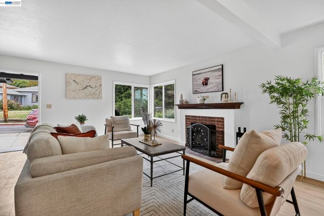 24657 Leona Dr, Hayward, CA 94542