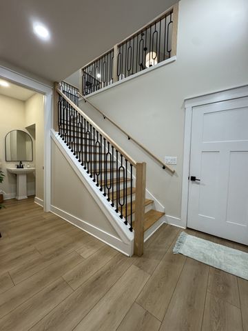 418 Creekmore Rd, Cottontown, TN 37048