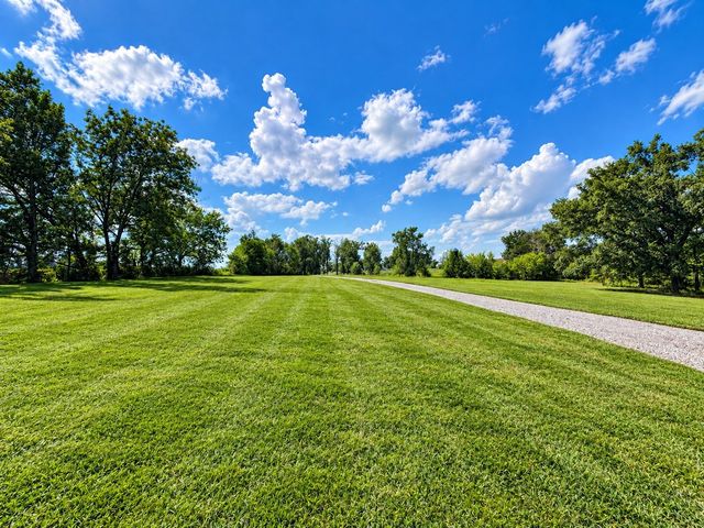 418 Creekmore Rd, Cottontown, TN 37048