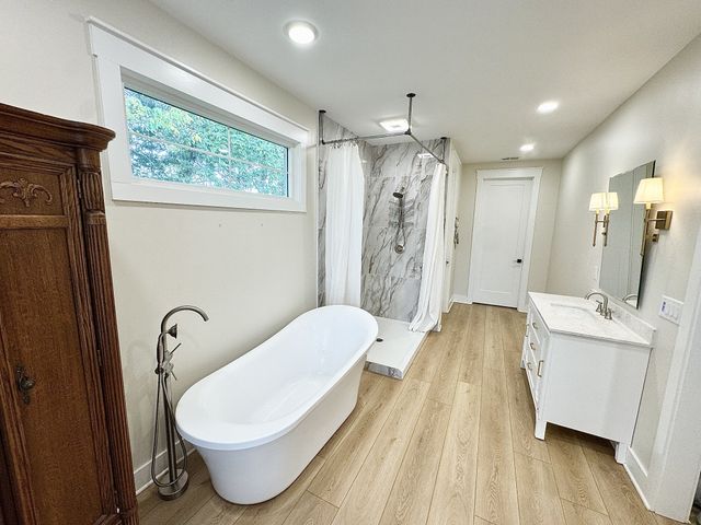 418 Creekmore Rd, Cottontown, TN 37048