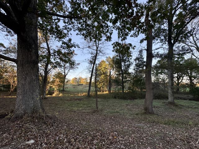 418 Creekmore Rd, Cottontown, TN 37048