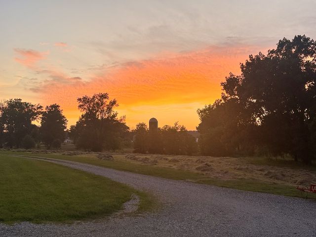 418 Creekmore Rd, Cottontown, TN 37048