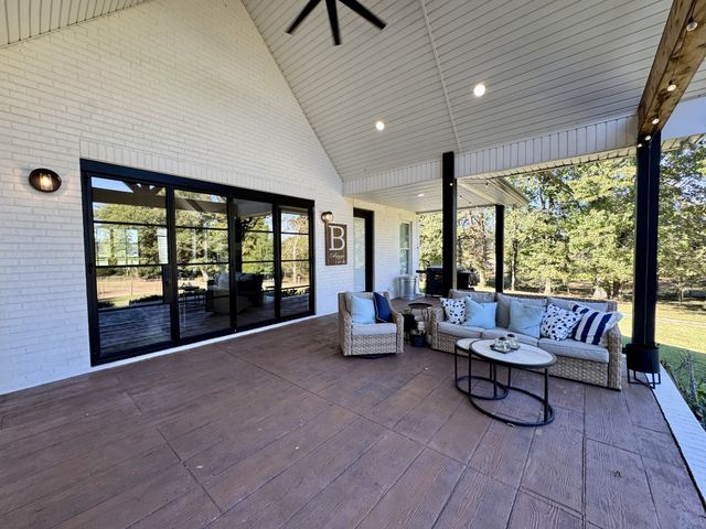 418 Creekmore Rd, Cottontown, TN 37048