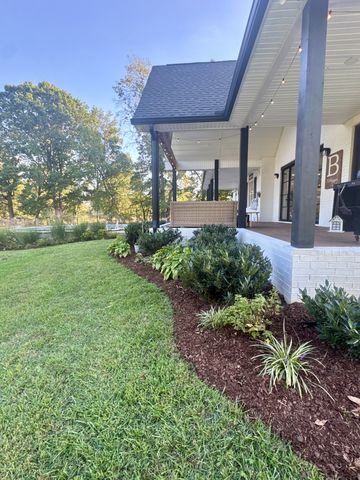 418 Creekmore Rd, Cottontown, TN 37048