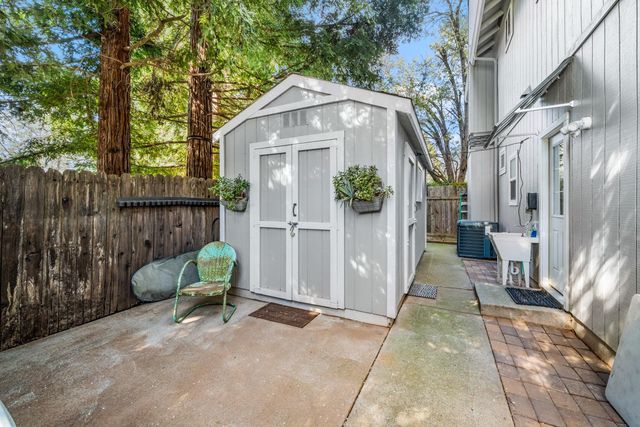 12609 Quail Hollow Dr, Auburn, CA 95603