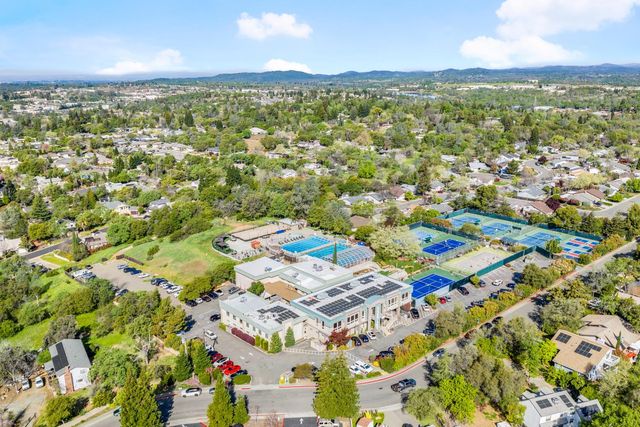 12609 Quail Hollow Dr, Auburn, CA 95603