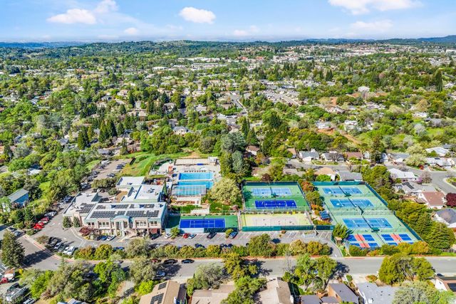 12609 Quail Hollow Dr, Auburn, CA 95603