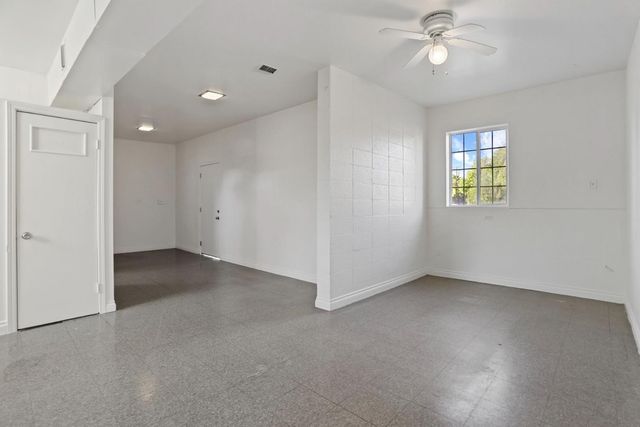 702 E Oak St, Stockton, CA 95202