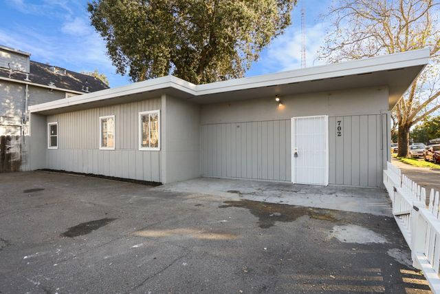 702 E Oak St, Stockton, CA 95202
