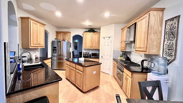 1237 Tioga Drive, Irving, TX 75063