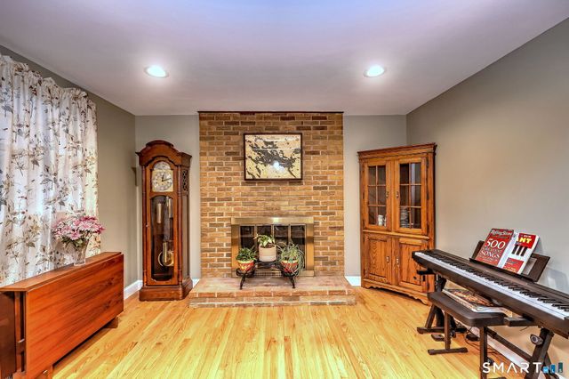 43 Prairie Avenue, Derby, CT 06418