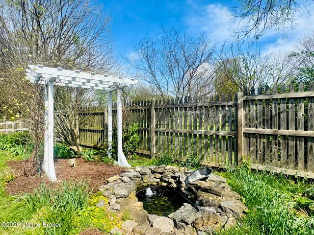 2806 Oakwood Dr, Bardstown, KY 40004