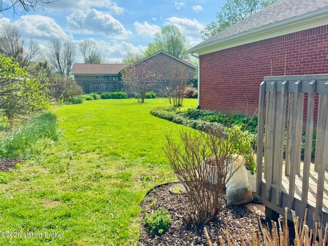 2806 Oakwood Dr, Bardstown, KY 40004