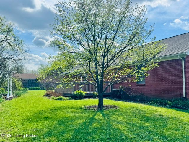 2806 Oakwood Dr, Bardstown, KY 40004