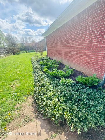 2806 Oakwood Dr, Bardstown, KY 40004