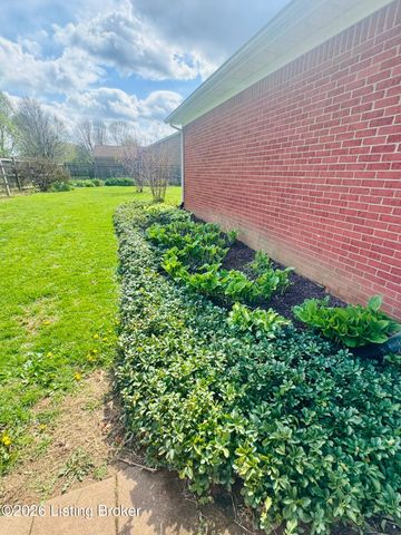 2806 Oakwood Dr, Bardstown, KY 40004