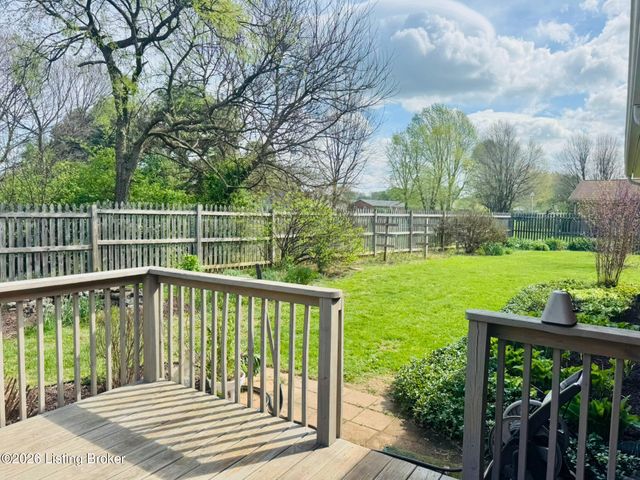2806 Oakwood Dr, Bardstown, KY 40004