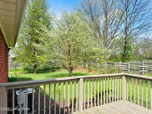 2806 Oakwood Dr, Bardstown, KY 40004