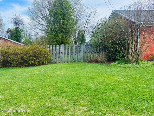 2806 Oakwood Dr, Bardstown, KY 40004