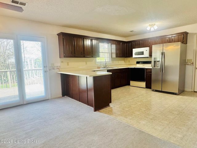 2806 Oakwood Dr, Bardstown, KY 40004