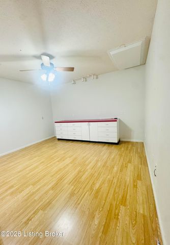 2806 Oakwood Dr, Bardstown, KY 40004