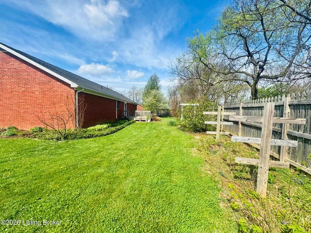 2806 Oakwood Dr, Bardstown, KY 40004