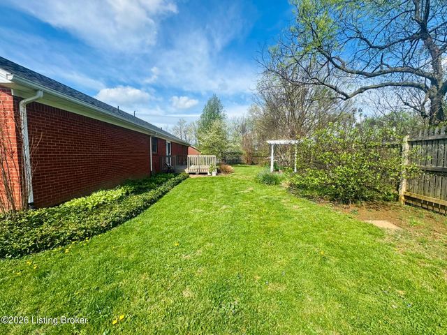 2806 Oakwood Dr, Bardstown, KY 40004