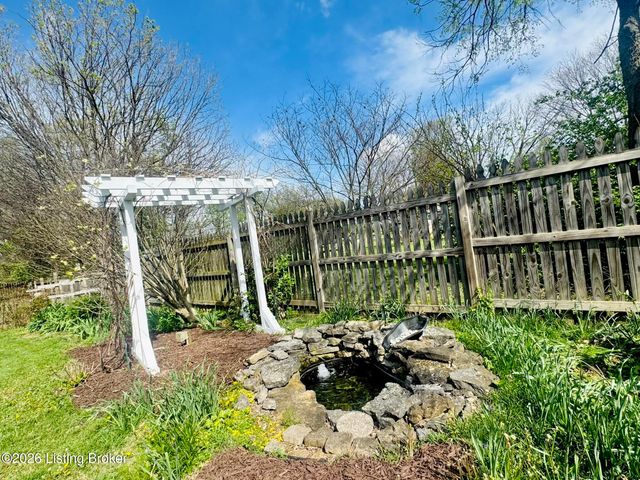 2806 Oakwood Dr, Bardstown, KY 40004