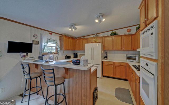 28 Lake Pointe Road, Hartwell, GA 30643
