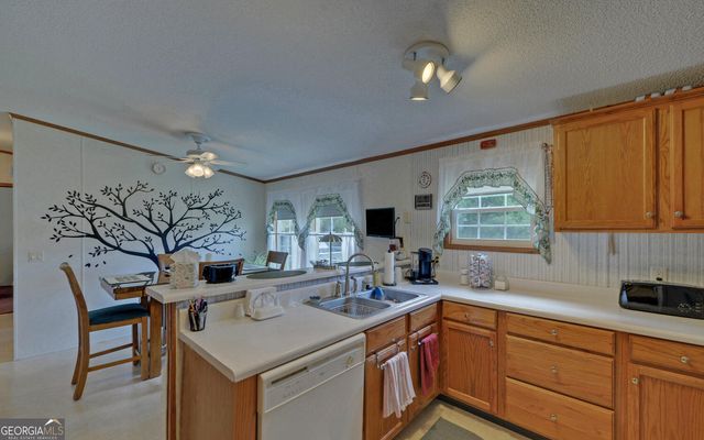 28 Lake Pointe Road, Hartwell, GA 30643