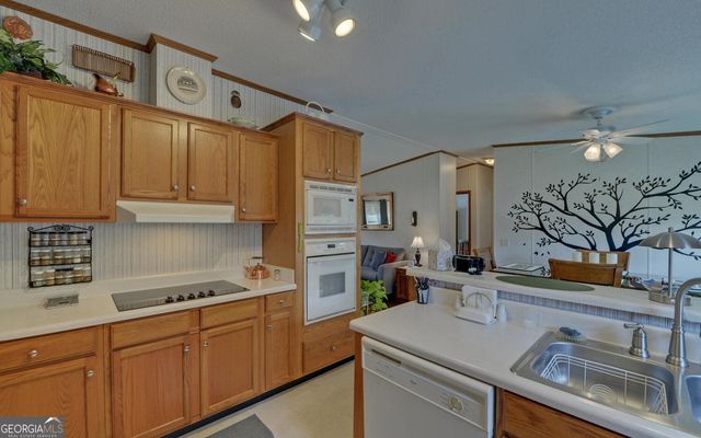 28 Lake Pointe Road, Hartwell, GA 30643