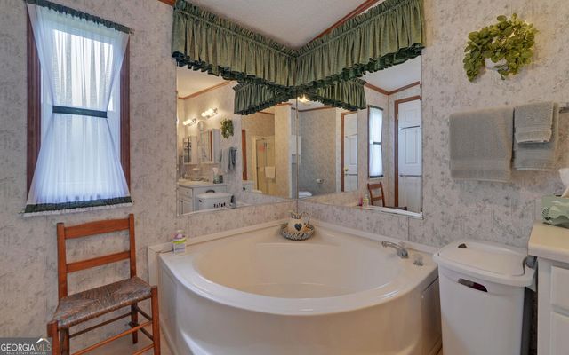 28 Lake Pointe Road, Hartwell, GA 30643