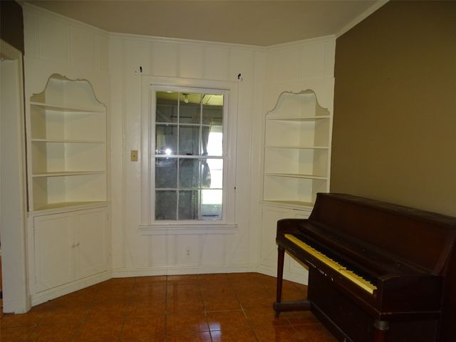 408 W Tyler Street, Ennis, TX 75119
