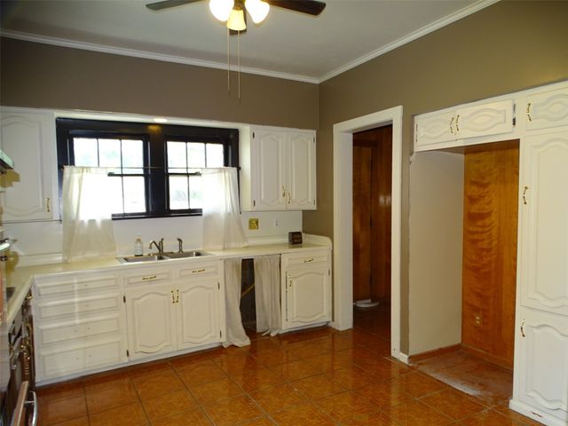 408 W Tyler Street, Ennis, TX 75119