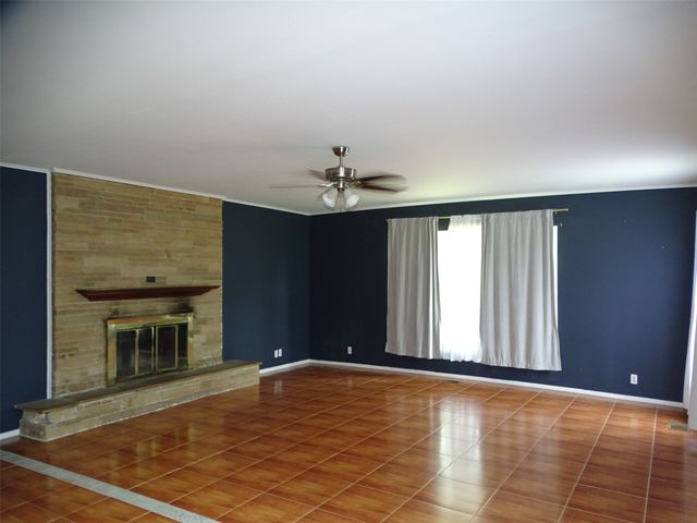 408 W Tyler Street, Ennis, TX 75119
