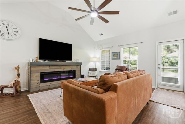 126 Minning Loop, Richmond Hill, GA 31324